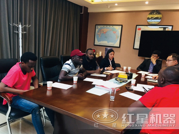 紅星為客戶講解、配置設(shè)備