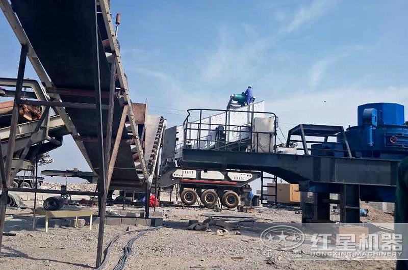 移動(dòng)制砂機(jī)生產(chǎn)現(xiàn)場(chǎng) 移動(dòng)制砂機(jī)生產(chǎn)現(xiàn)場(chǎng)